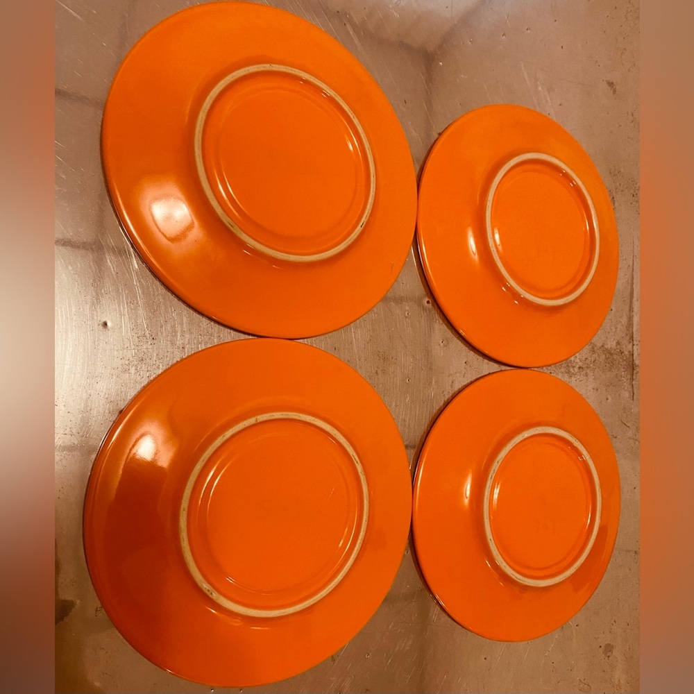 Le Creuset Flame saucer Plates - Picture 4 of 5